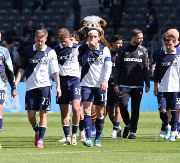 Spieler von Hertha BSC nach der Partie gegen Holstein Kiel