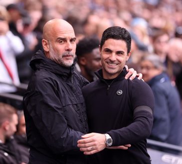 Mikel Arteta und Pep Guardiola - Manchester City v Arsenal