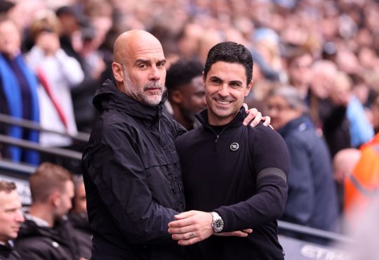 Mikel Arteta und Pep Guardiola - Manchester City v Arsenal