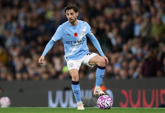 Bernardo Silva von Manchester City am Ball gegen Bournemouth in der Premier League.