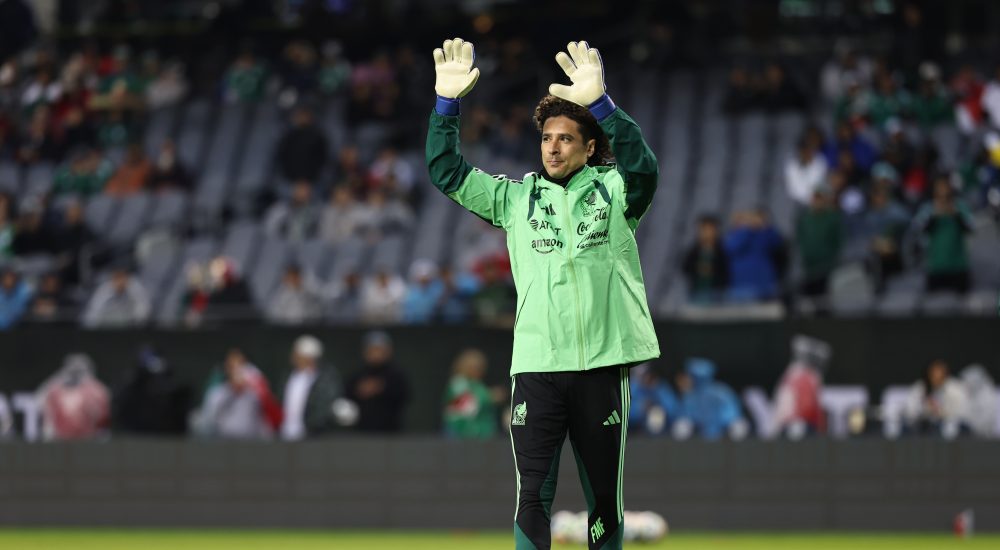 Guillermo Ochoa winkt