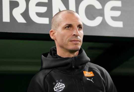 Stefan Kulovits an der Seitenlinie