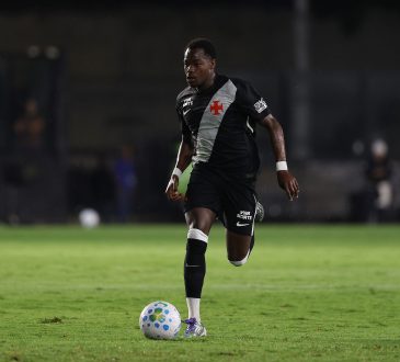 Andres Gomez von Vasco da Gama am Ball