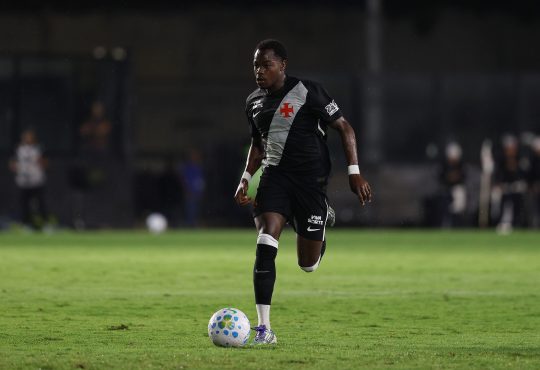 Andres Gomez von Vasco da Gama am Ball