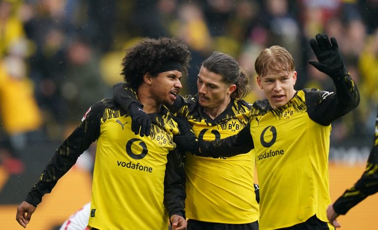 Daniel Svensson - Borussia Dortmund v Augsburg