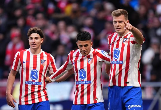 Julian Alvarez, Thiago Almada und Alexander Sörloth im Trikot von Atletico Madrid
