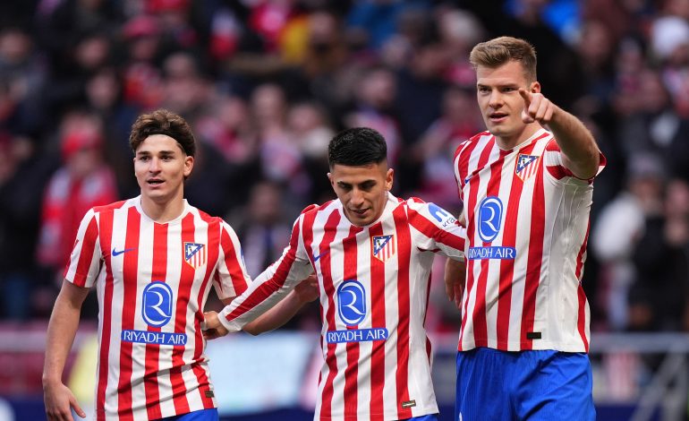 Julian Alvarez, Thiago Almada und Alexander Sörloth im Trikot von Atletico Madrid