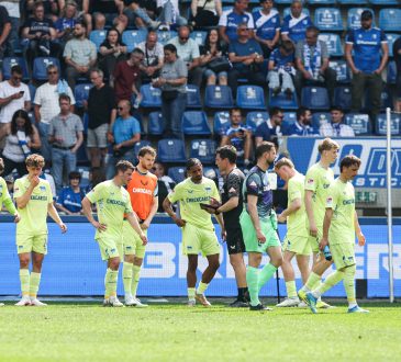 Spieler von Hertha BSC nach der Niederlage gegen den 1. FC Magdeburg
