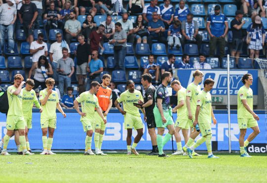Spieler von Hertha BSC nach der Niederlage gegen den 1. FC Magdeburg