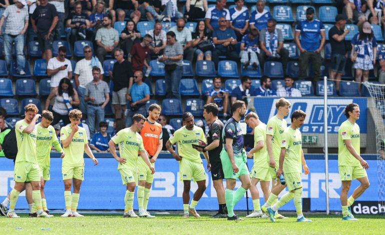 Spieler von Hertha BSC nach der Niederlage gegen den 1. FC Magdeburg