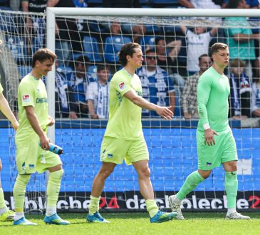 Luca Schuler, Michal Karbownik, Fabian Reese und Tjark Ernst (Hertha BSC) beim Spiel gegen 1. FC Magdeburg