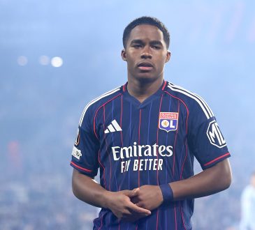 Endrick in einem Europa League-Spiel für Olympique Lyon