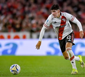 Lautaro Rivero am Ball für River Plate