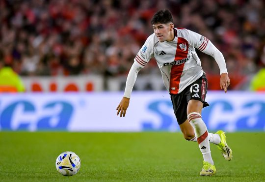 Lautaro Rivero am Ball für River Plate